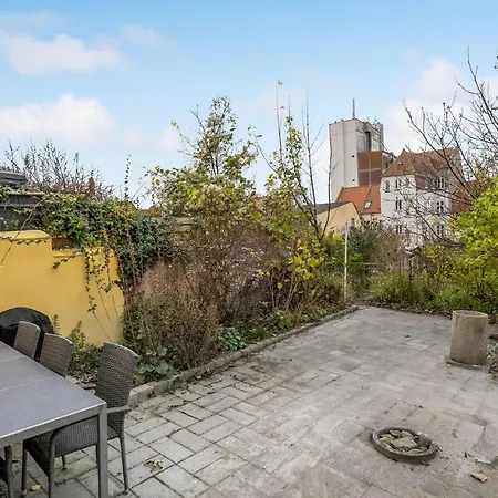 Holiday home Stunning In With Kitchen *